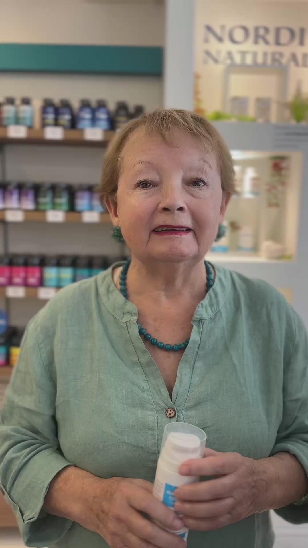 Nelba villagrán detallando los beneficios de magnesio citrato en gel más vitamina B6, excelente para el sueño, musculos